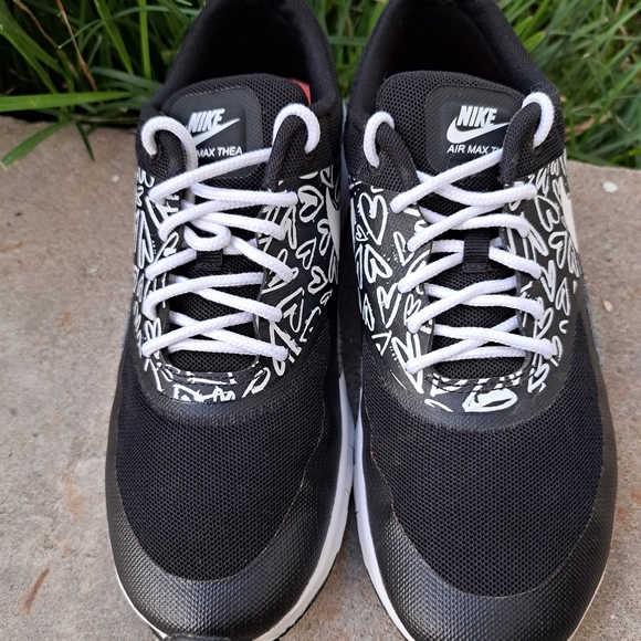 NIKE AIR MAX THEA SNEAKERS KIDS SIZE 5Y BLACK/WHITE - Picture 3 of 9